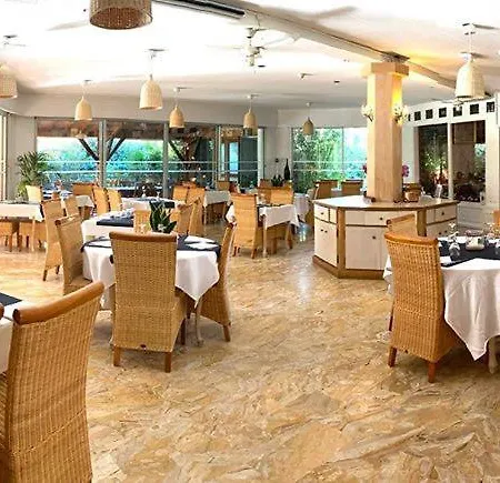 Hostellerie Saint Benoit 2*