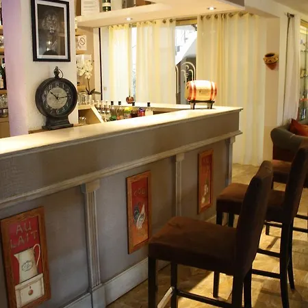 Hostellerie Saint Benoit 2*